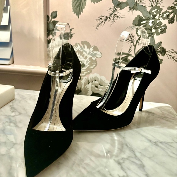 CHRISTIAN DIOR BLACK SUEDE HEELS SHOES WITH METALLIC T STRAP AND BOW - SIZE 38.5 - Picture 1 of 5